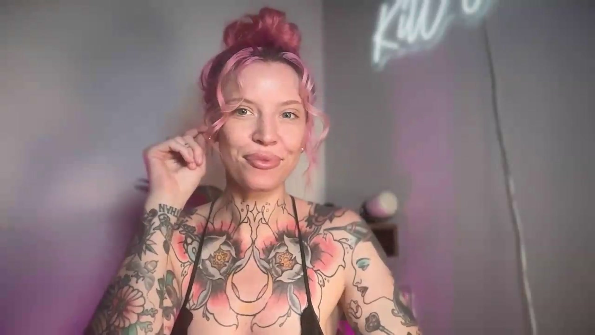Gallery image thumbnail from Kittjones33's myfreecams stream on, 08/19/2026, 13:22 image 2 of 20