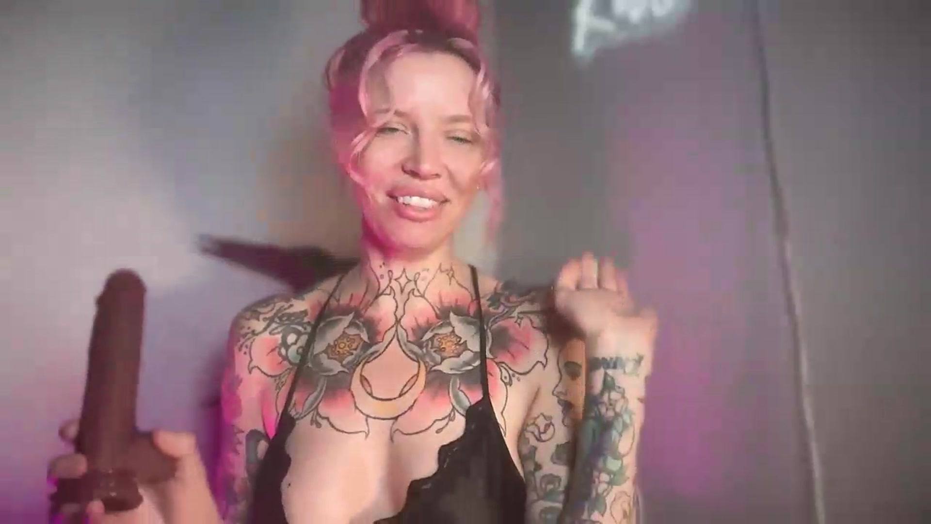 Gallery image thumbnail from Kittjones33's myfreecams stream on, 08/19/2026, 13:22 image 5 of 20