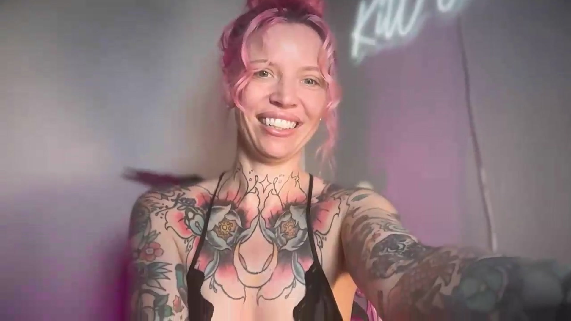 Gallery image thumbnail from Kittjones33's myfreecams stream on, 08/19/2026, 13:22 image 10 of 20