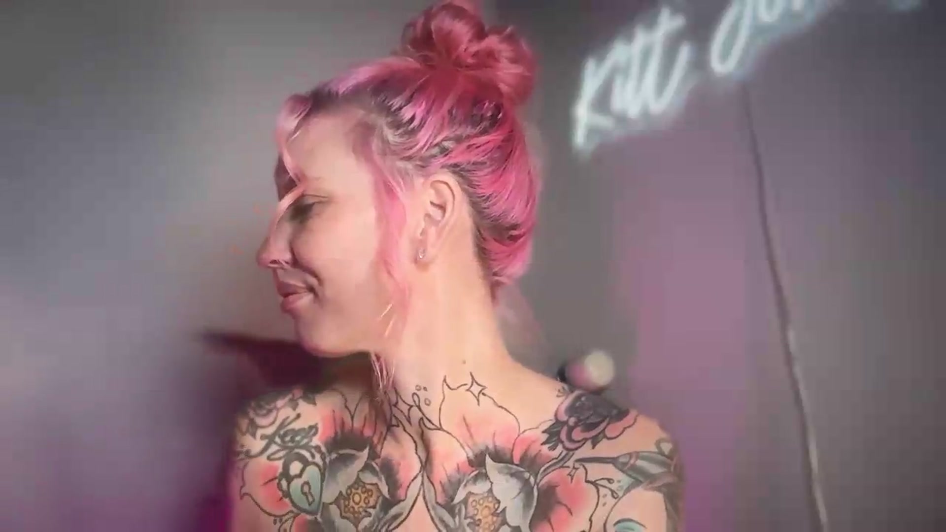 Gallery image thumbnail from Kittjones33's myfreecams stream on, 08/19/2026, 13:22 image 12 of 20