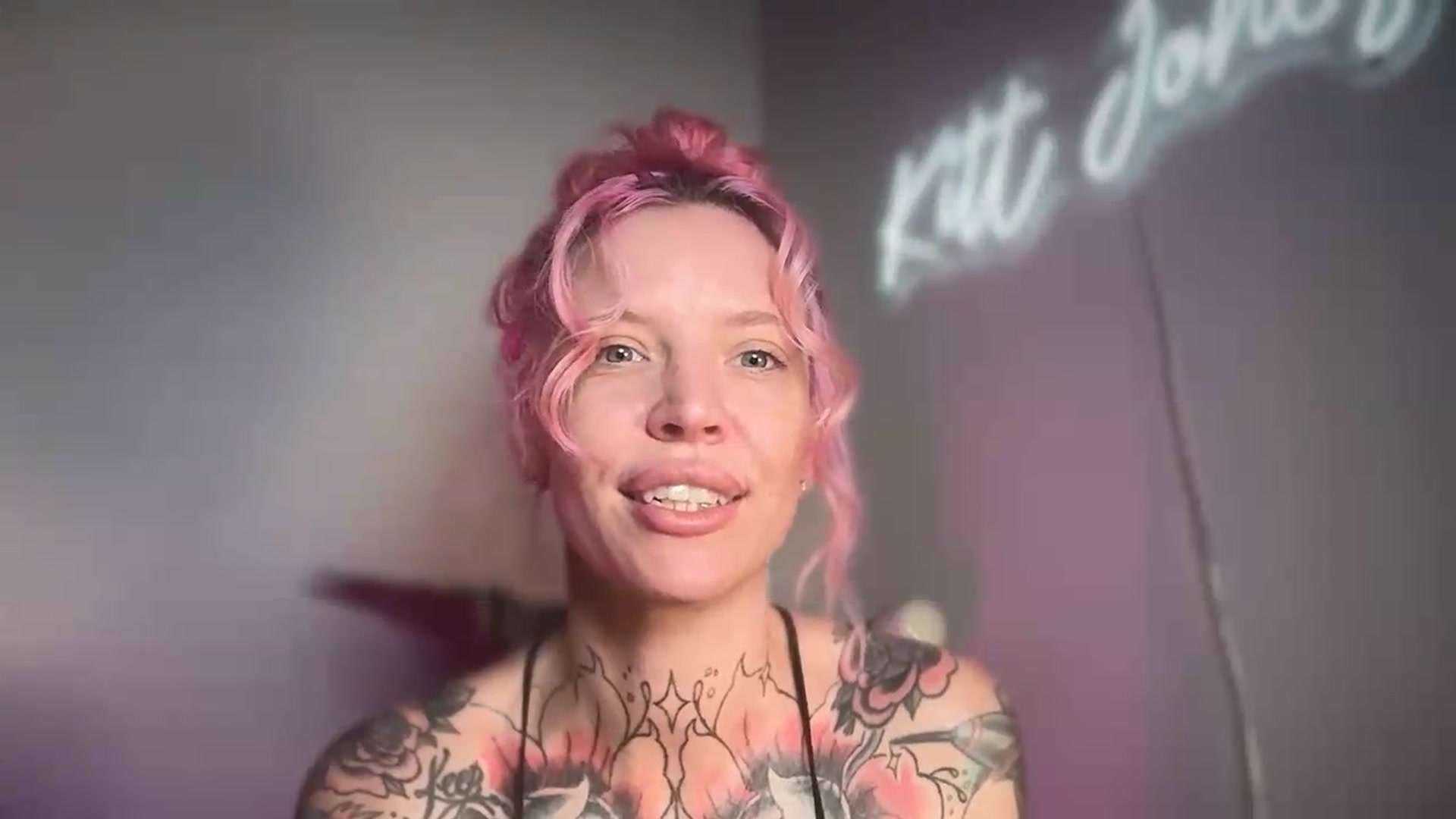Gallery image thumbnail from Kittjones33's myfreecams stream on, 08/19/2026, 13:22 image 3 of 20