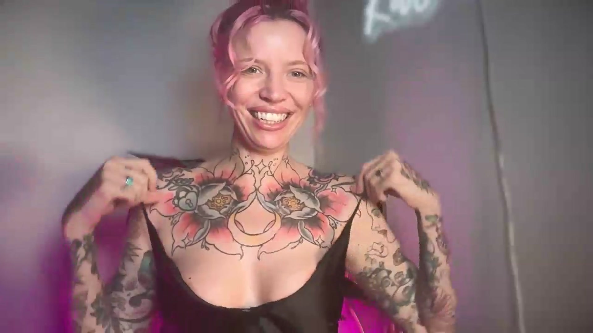 Gallery image thumbnail from Kittjones33's myfreecams stream on, 08/19/2026, 13:22 image 8 of 20