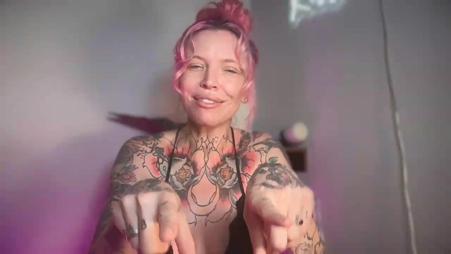 Gallery image thumbnail from Kittjones33's myfreecams stream on, 08/19/2026, 13:22 image 18 of 20