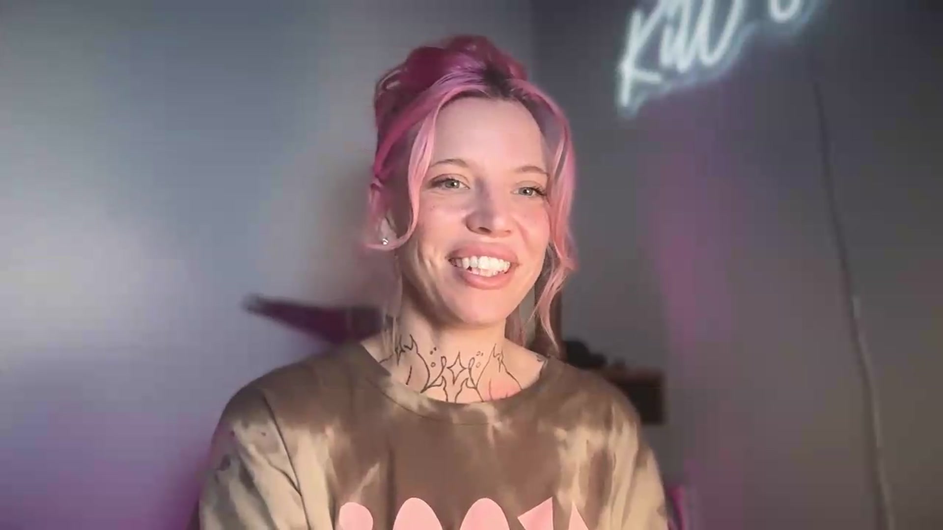 Gallery image thumbnail from Kittjones33's myfreecams stream on, 08/20/2026, 07:19 image 18 of 20