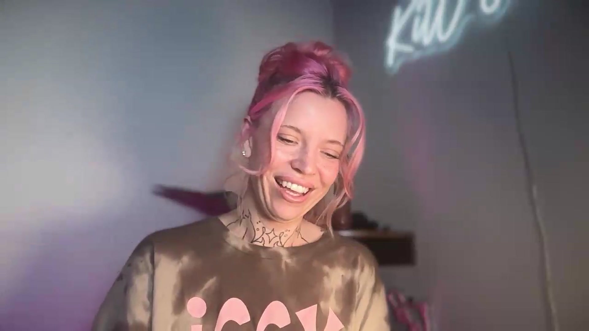 Gallery image thumbnail from Kittjones33's myfreecams stream on, 08/20/2026, 07:19 image 16 of 20
