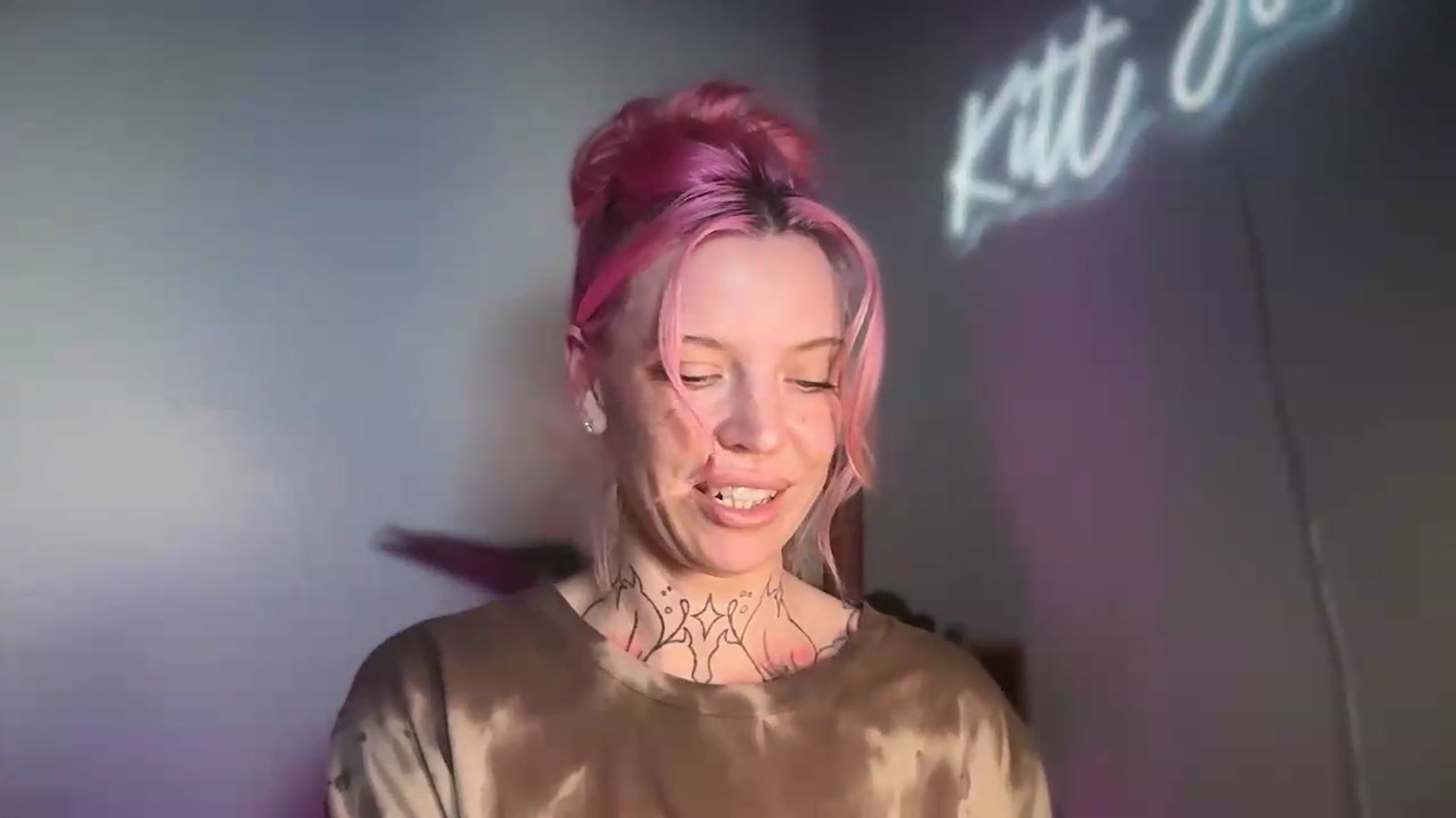 Gallery image thumbnail from Kittjones33's myfreecams stream on, 08/20/2026, 07:19 image 11 of 20