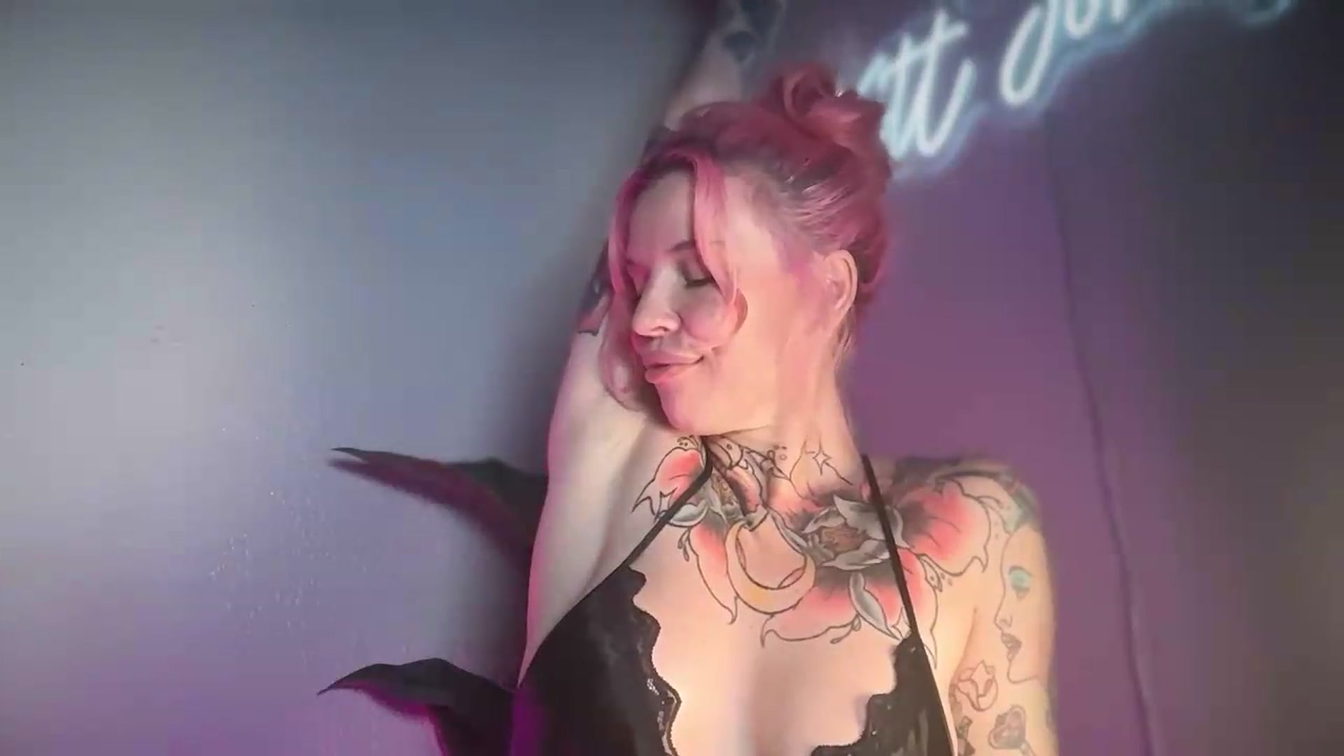 Gallery image thumbnail from Kittjones33's myfreecams stream on, 08/20/2026, 10:15 image 3 of 20