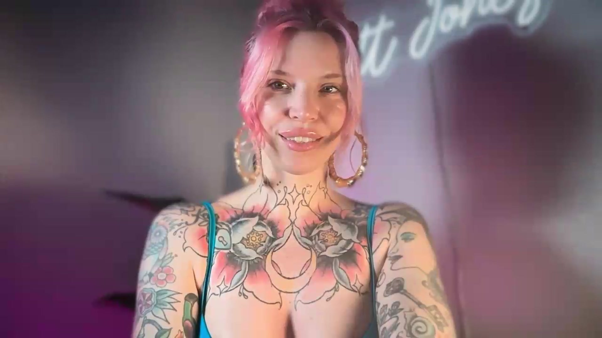 Gallery image thumbnail from Kittjones33's myfreecams stream on, 08/21/2026, 07:55 image 5 of 20