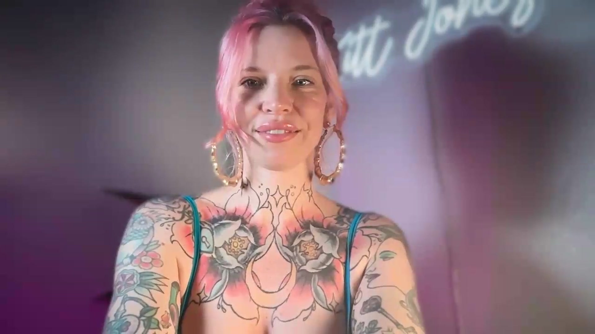 Gallery image thumbnail from Kittjones33's myfreecams stream on, 08/21/2026, 07:55 image 8 of 20