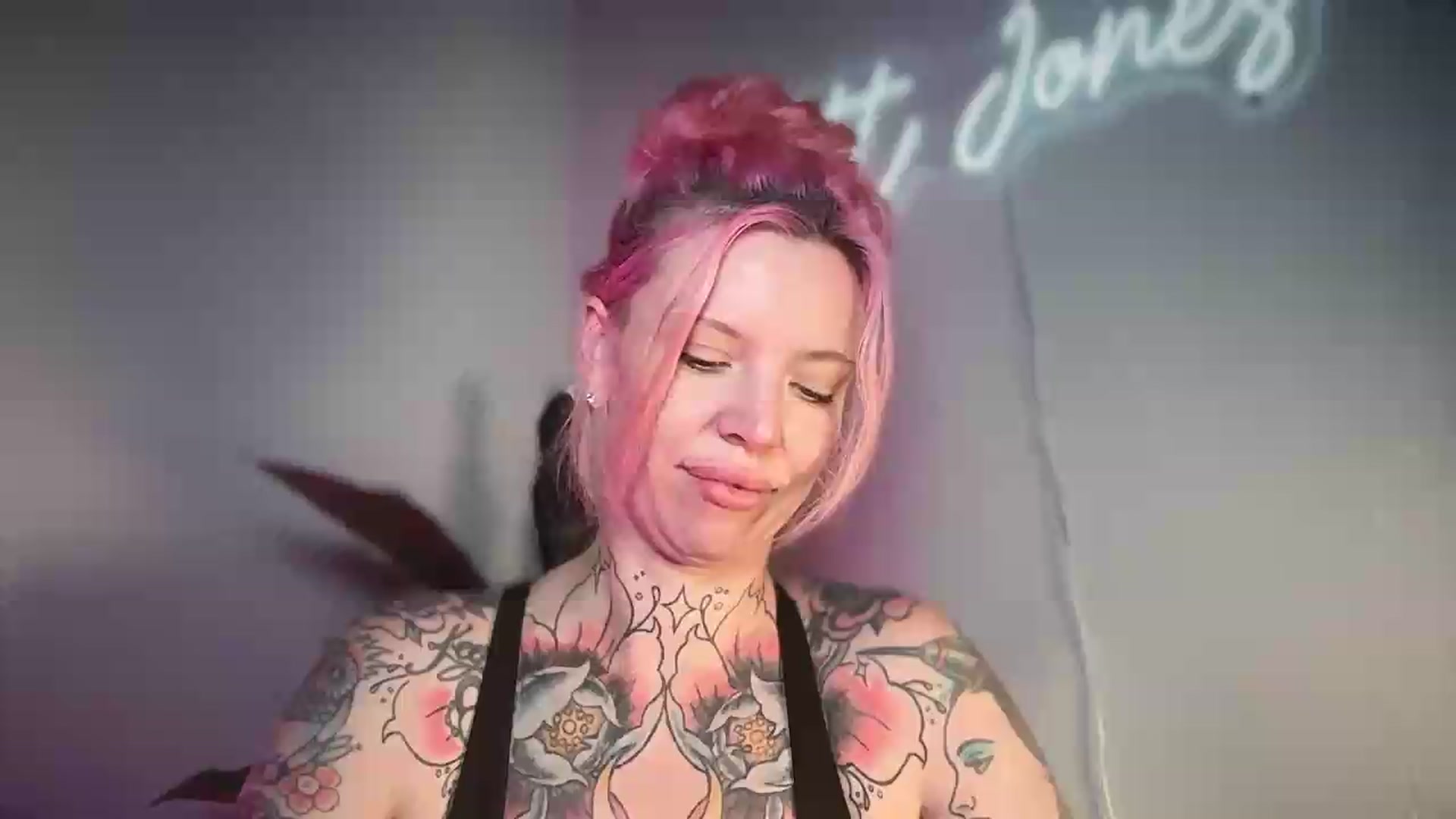 Gallery image thumbnail from Kittjones33's myfreecams stream on, 08/21/2026, 15:02 image 1 of 20
