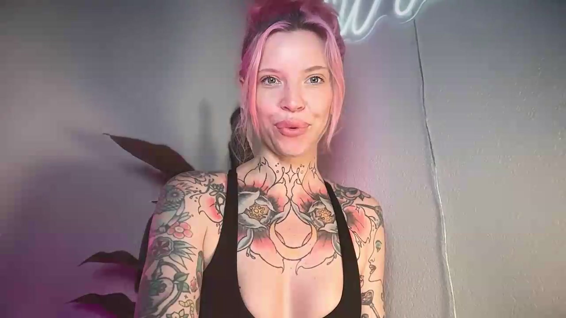 Gallery image thumbnail from Kittjones33's myfreecams stream on, 08/21/2026, 15:02 image 10 of 20