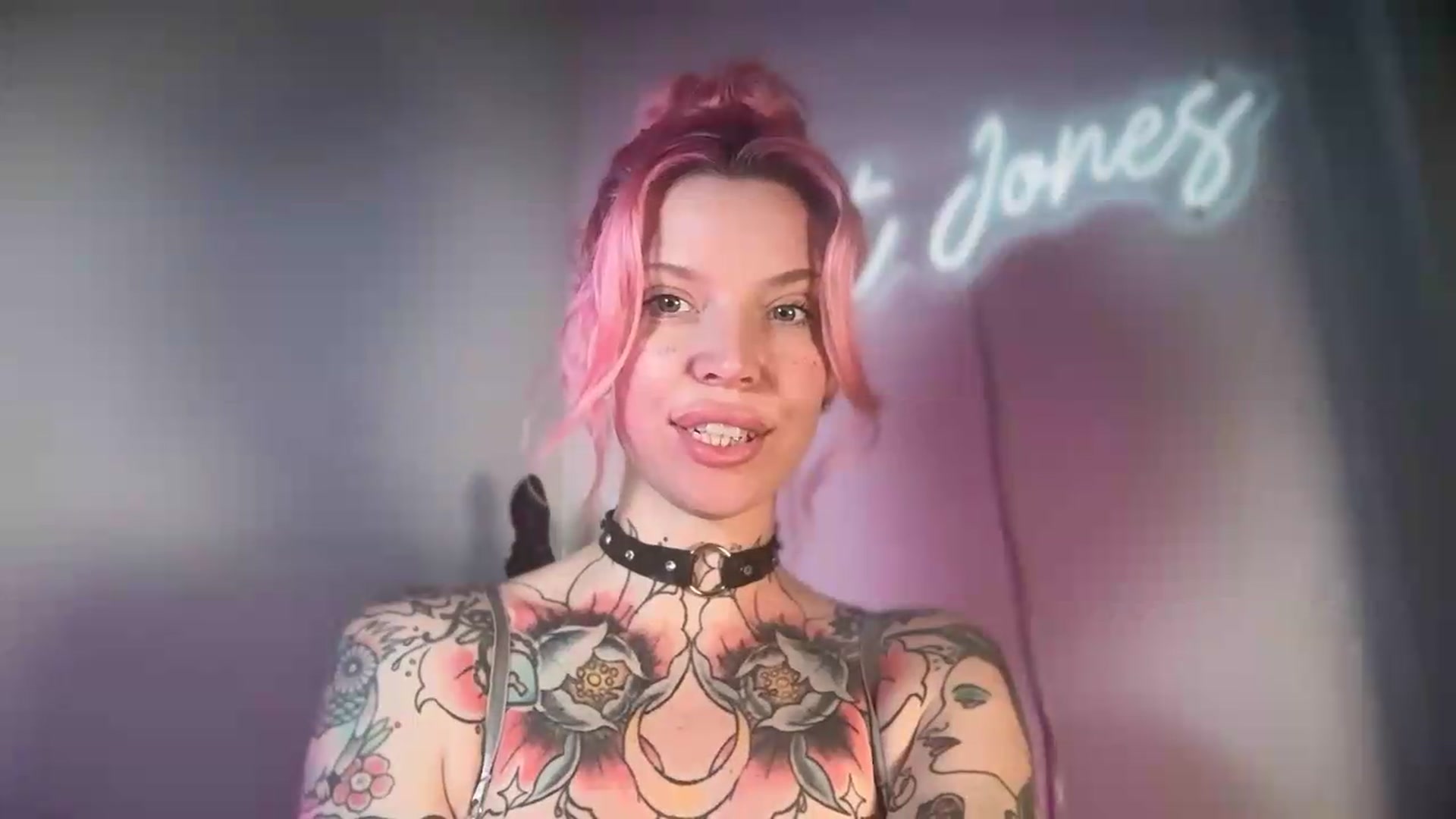 Gallery image thumbnail from Kittjones33's myfreecams stream on, 08/22/2026, 13:14 image 10 of 20