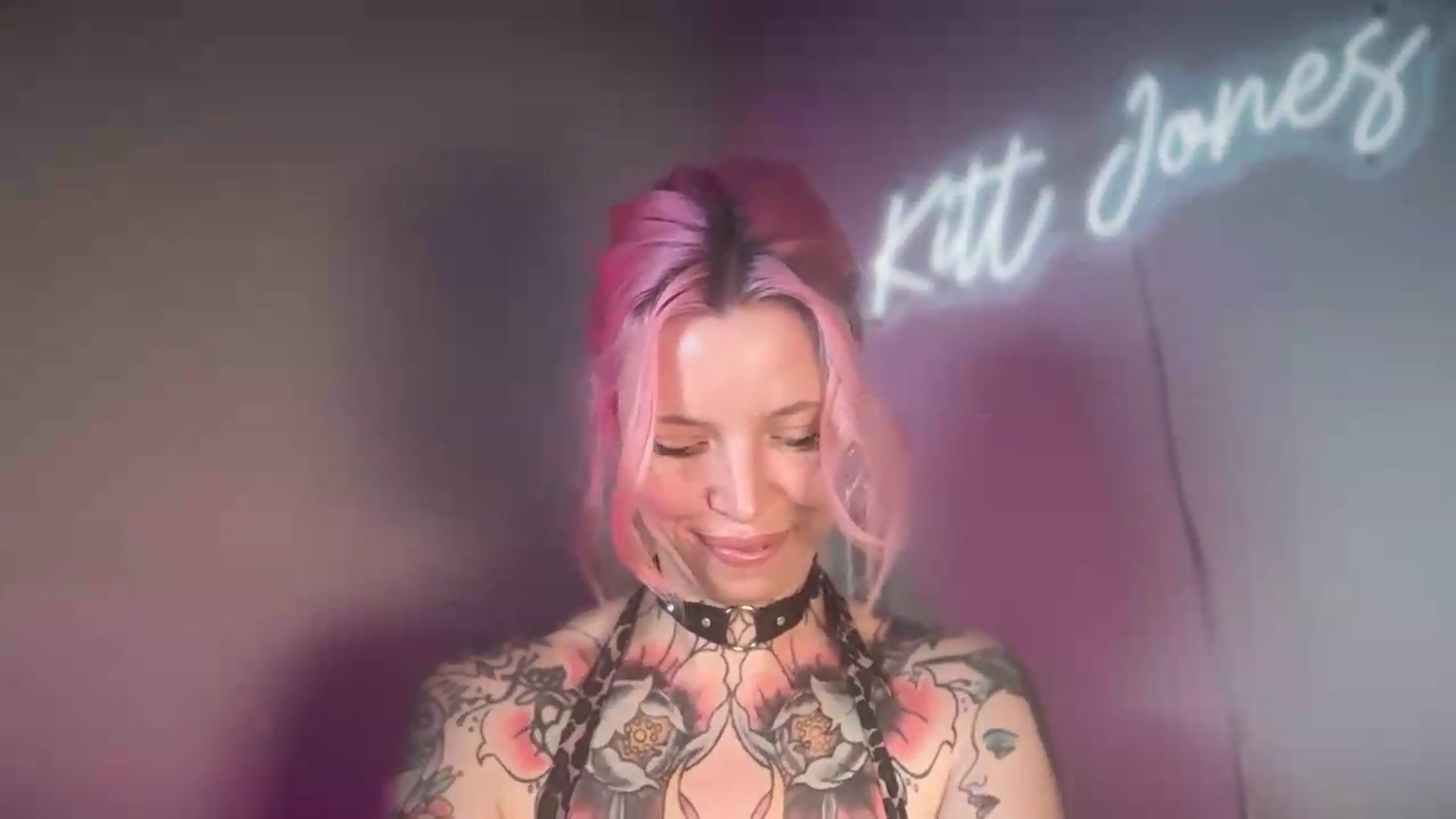 Gallery image thumbnail from Kittjones33's myfreecams stream on, 08/23/2026, 12:51 image 3 of 20