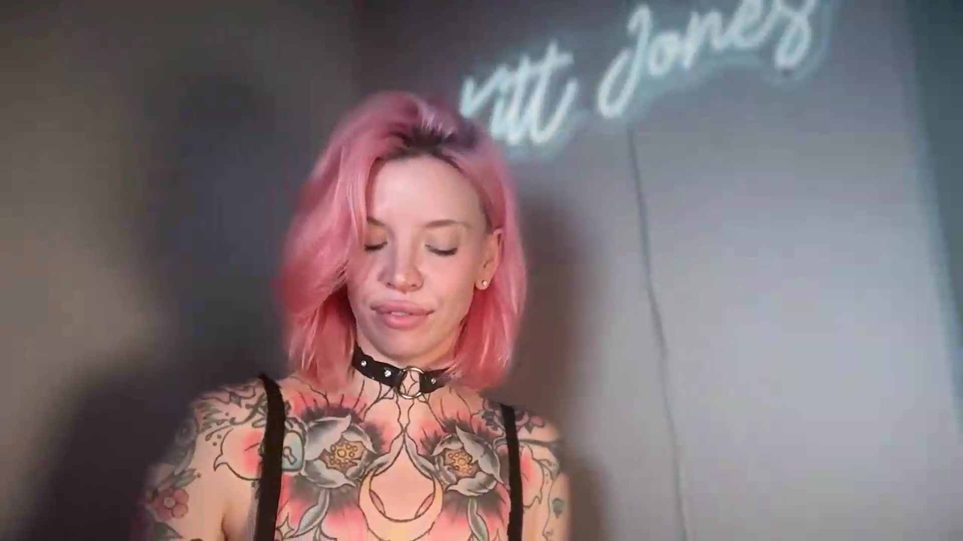 Gallery image thumbnail from Kittjones33's myfreecams stream on, 08/25/2026, 24:01 image 6 of 20