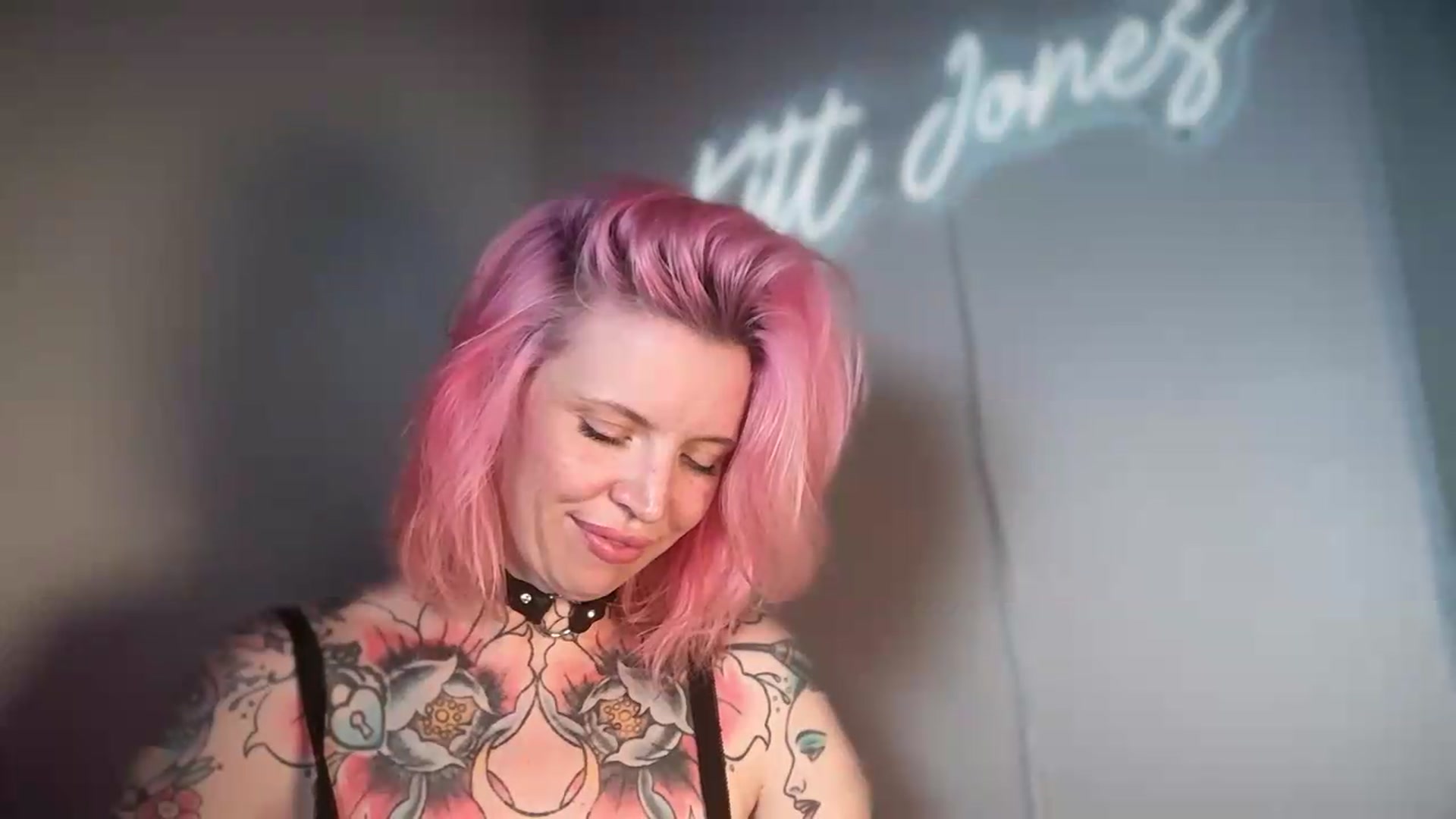 Gallery image thumbnail from Kittjones33's myfreecams stream on, 08/25/2026, 24:01 image 15 of 20
