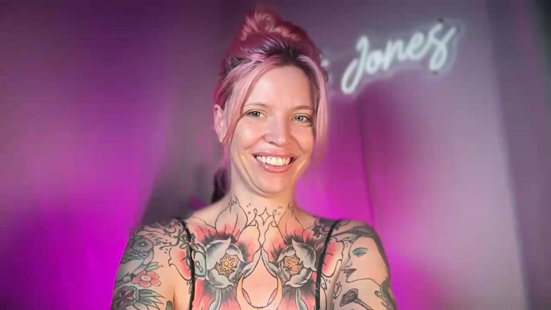 Gallery image thumbnail from Kittjones33's myfreecams stream on, 08/25/2026, 13:23 image 4 of 20