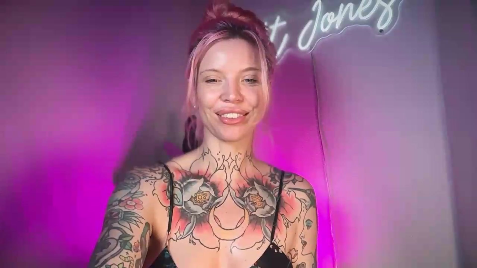 Gallery image thumbnail from Kittjones33's myfreecams stream on, 08/25/2026, 13:23 image 7 of 20