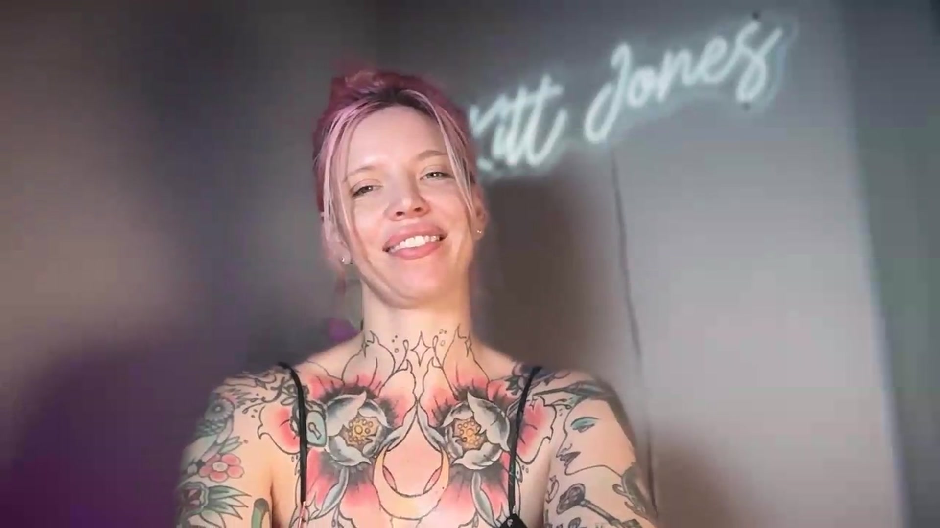 Gallery image thumbnail from Kittjones33's myfreecams stream on, 08/25/2026, 13:23 image 16 of 20
