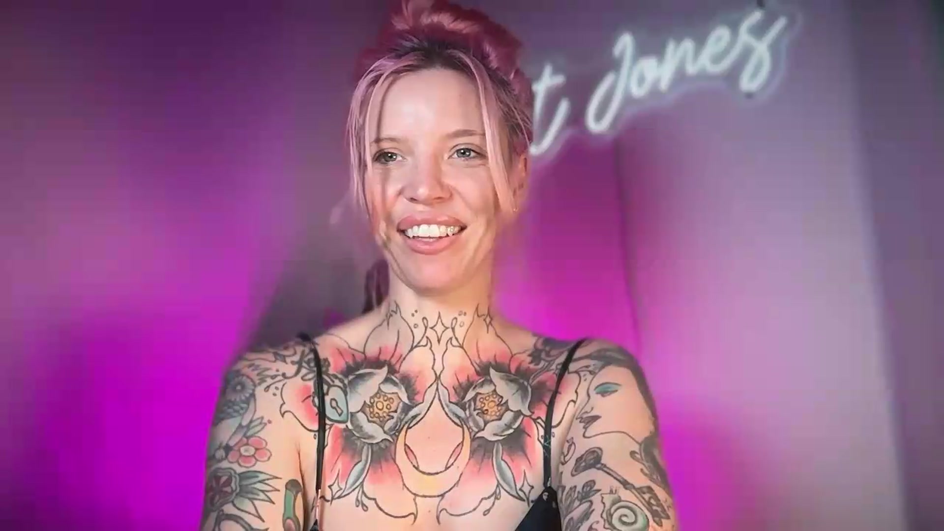 Gallery image thumbnail from Kittjones33's myfreecams stream on, 08/25/2026, 13:23 image 8 of 20