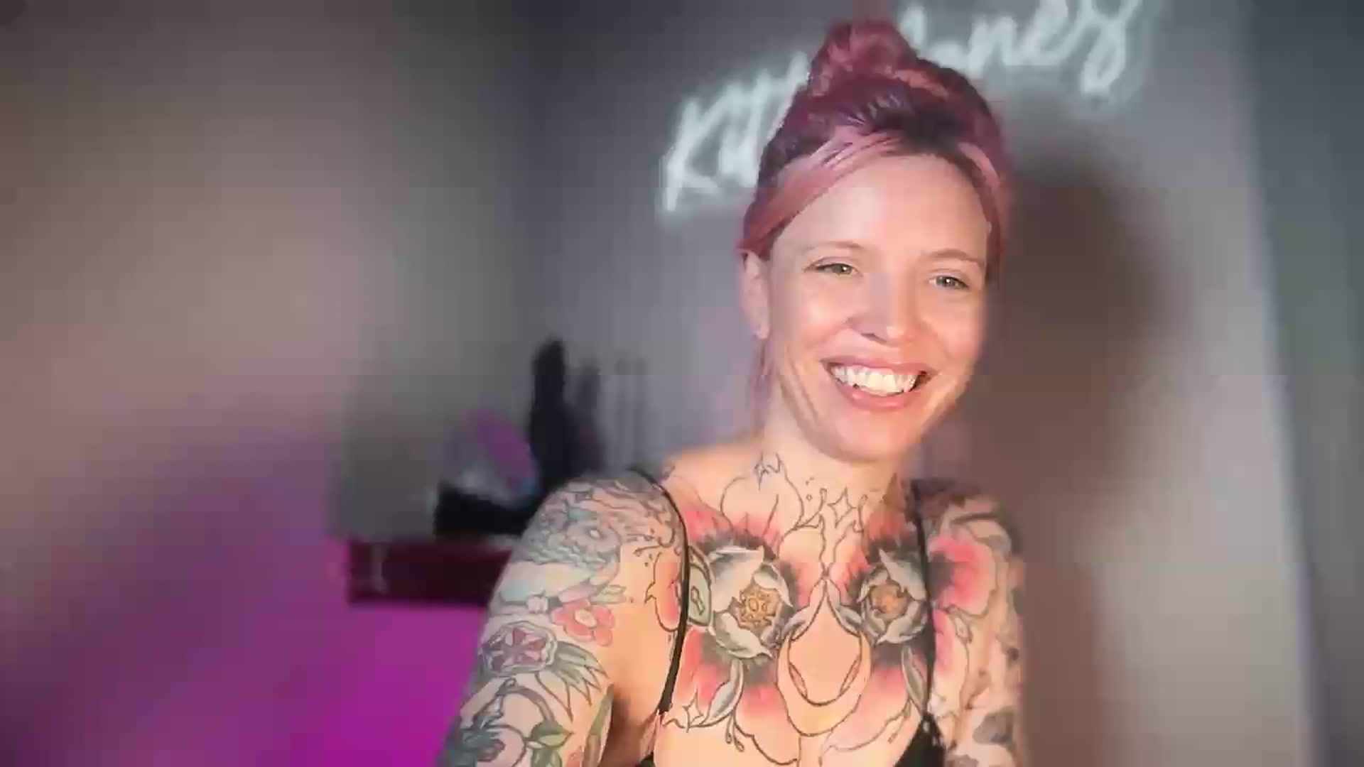 Gallery image thumbnail from Kittjones33's myfreecams stream on, 08/25/2026, 13:23 image 14 of 20