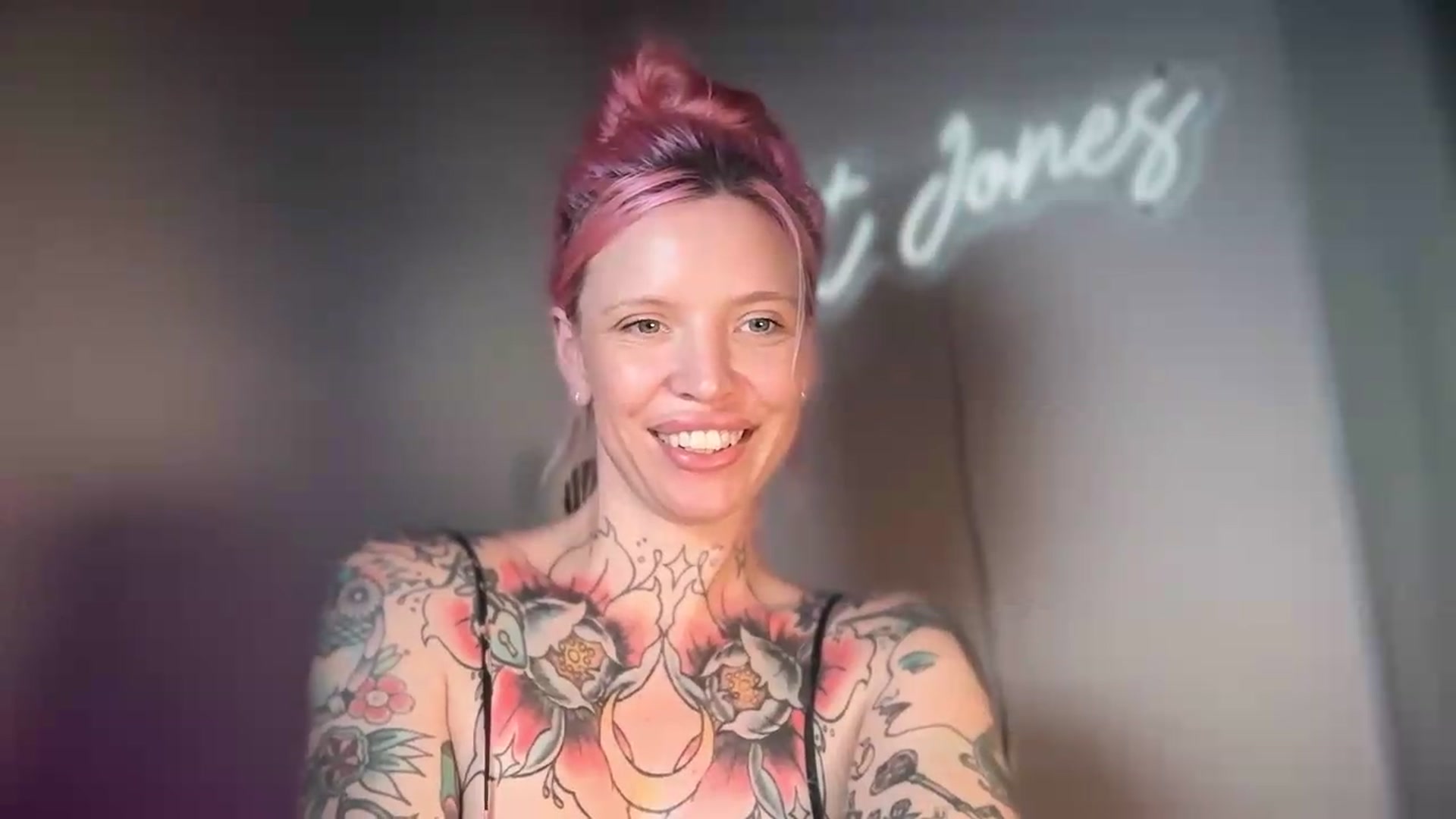 Gallery image thumbnail from Kittjones33's myfreecams stream on, 08/25/2026, 13:50 image 3 of 20