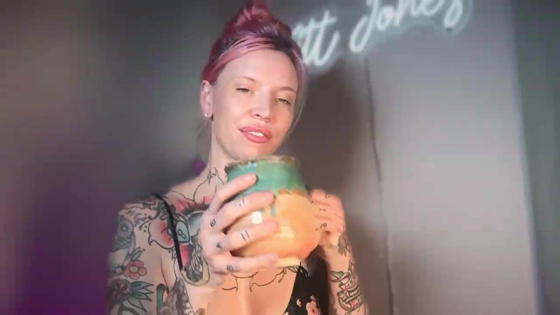 Gallery image thumbnail from Kittjones33's myfreecams stream on, 08/25/2026, 13:50 image 12 of 20