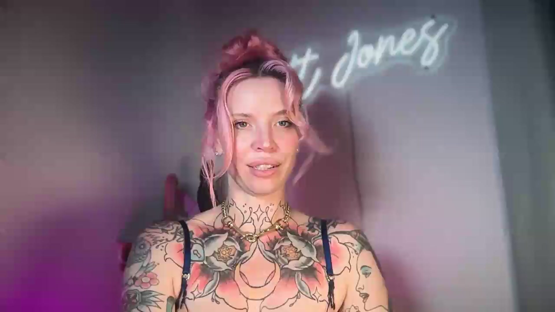 Gallery image thumbnail from Kittjones33's myfreecams stream on, 08/26/2026, 01:48 image 1 of 20