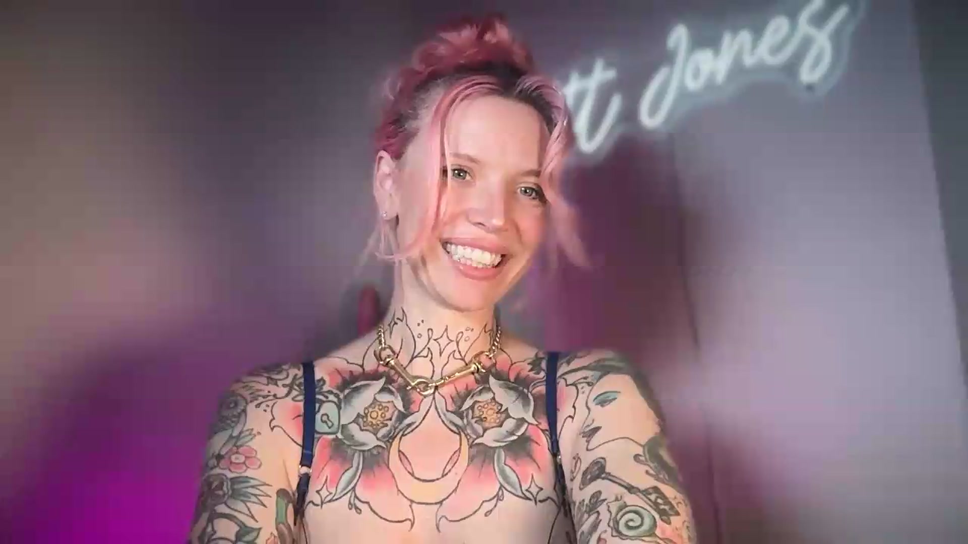 Gallery image thumbnail from Kittjones33's myfreecams stream on, 08/26/2026, 01:48 image 6 of 20