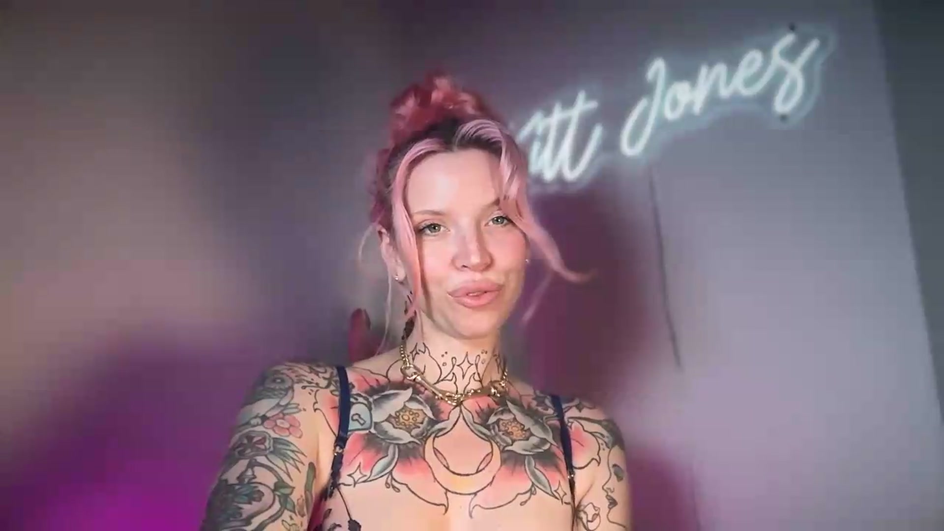 Gallery image thumbnail from Kittjones33's myfreecams stream on, 08/26/2026, 01:48 image 14 of 20
