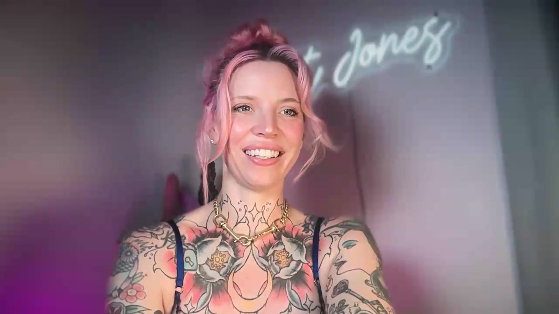 Gallery image thumbnail from Kittjones33's myfreecams stream on, 08/26/2026, 01:48 image 2 of 20