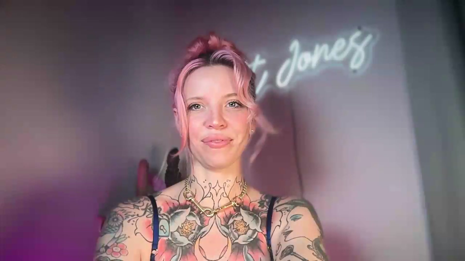 Gallery image thumbnail from Kittjones33's myfreecams stream on, 08/26/2026, 01:48 image 4 of 20