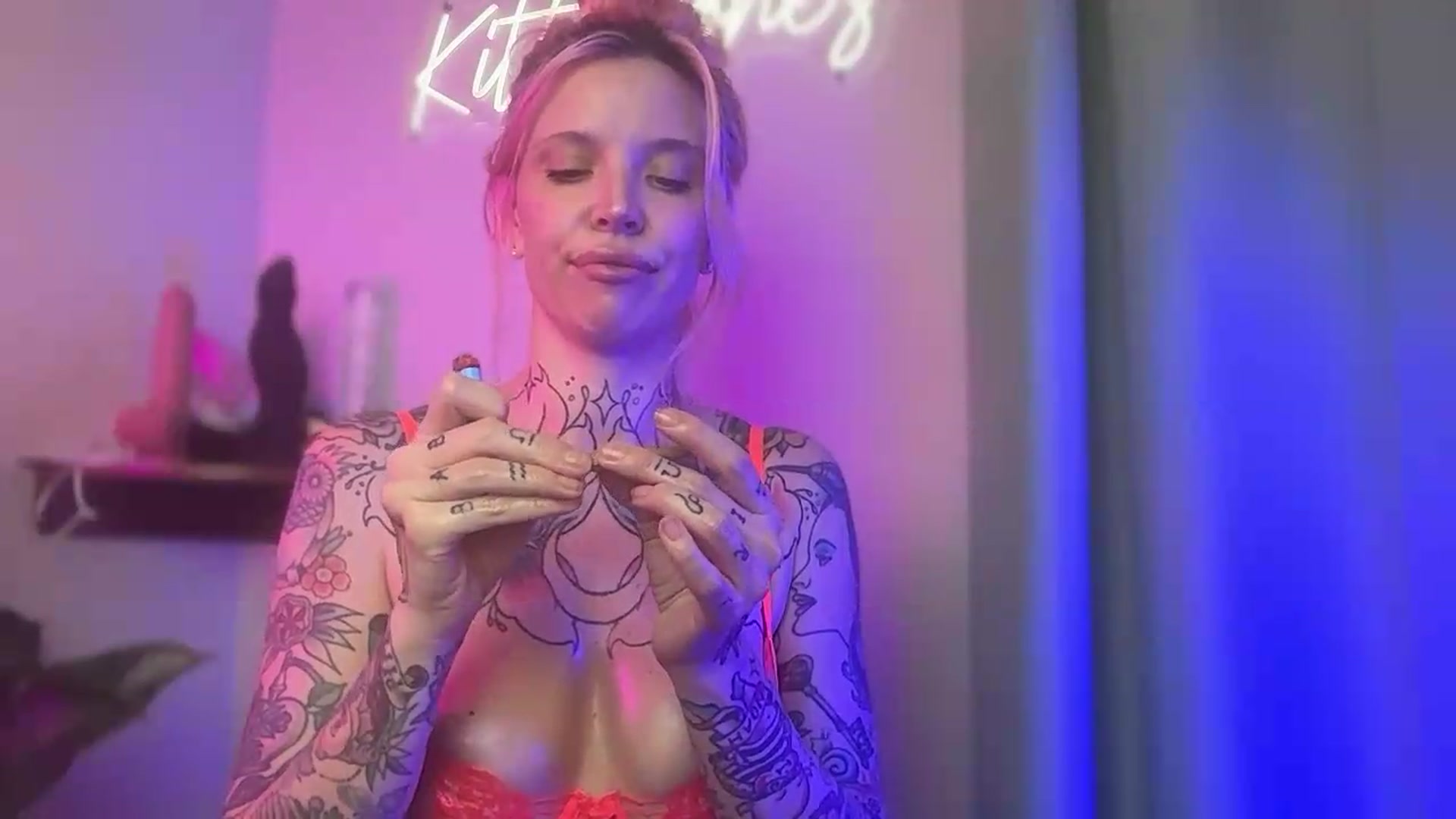 Gallery image thumbnail from Kittjones33's myfreecams stream on, 08/27/2026, 01:34 image 13 of 20