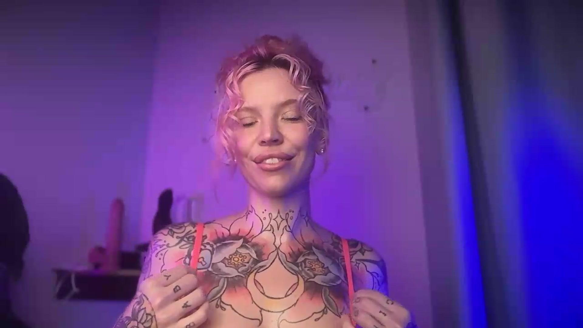 Gallery image thumbnail from Kittjones33's myfreecams stream on, 08/27/2026, 14:43 image 9 of 20