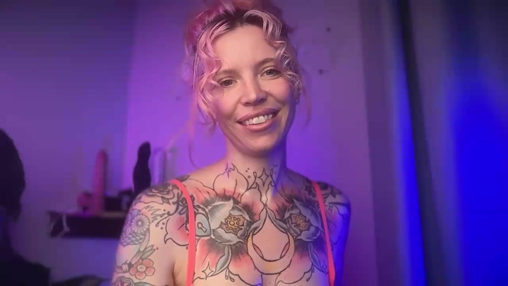 Gallery image thumbnail from Kittjones33's myfreecams stream on, 08/27/2026, 14:43 image 10 of 20