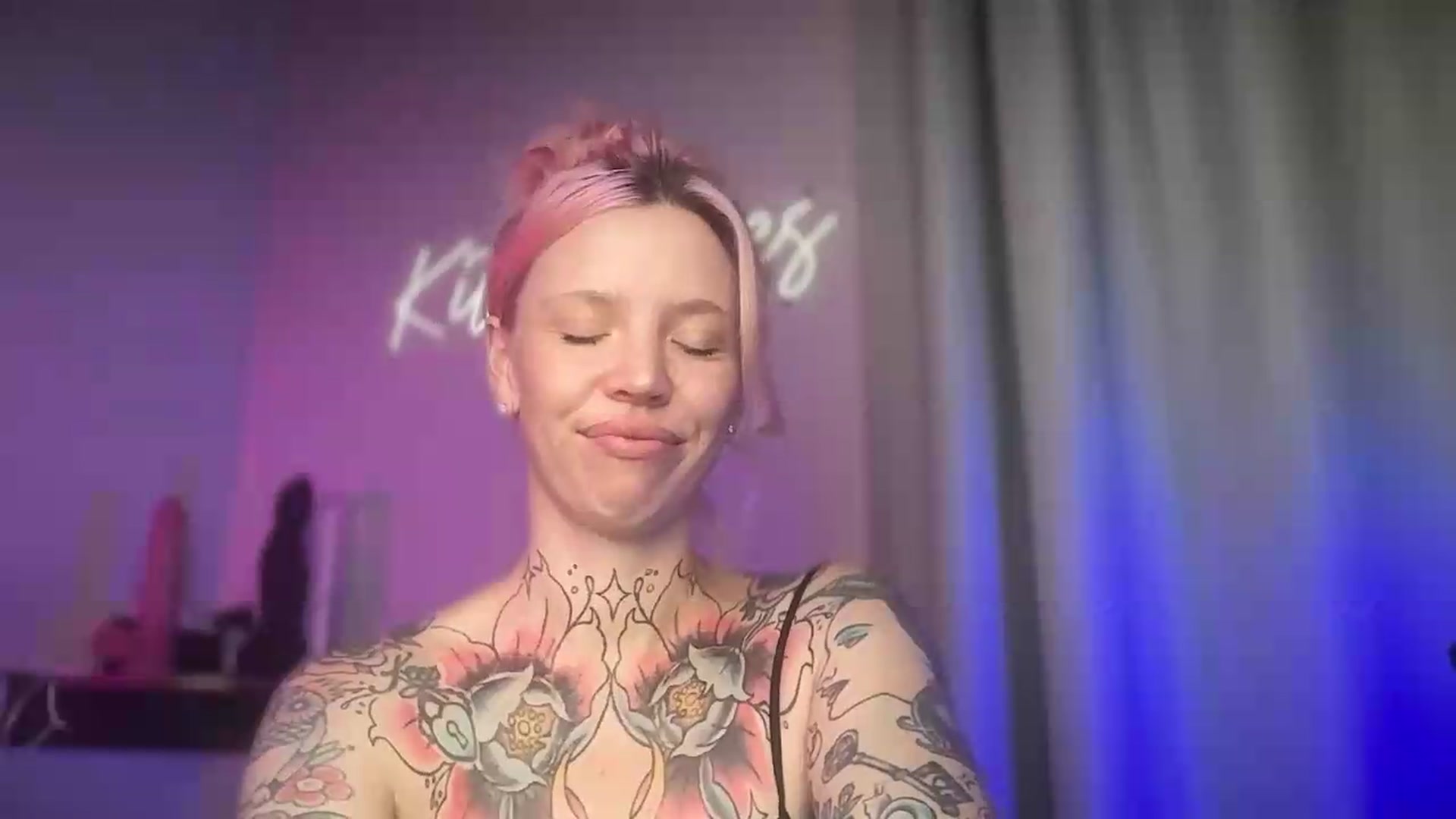 Gallery image thumbnail from Kittjones33's myfreecams stream on, 08/28/2026, 07:38 image 19 of 20