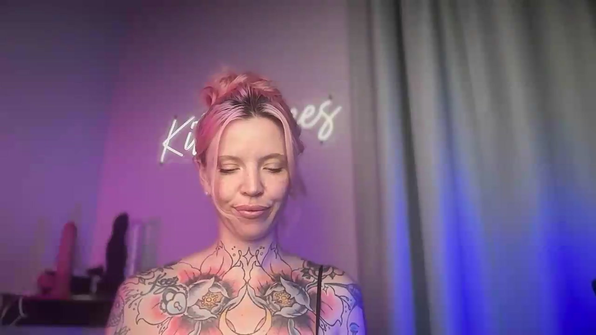 Gallery image thumbnail from Kittjones33's myfreecams stream on, 08/28/2026, 07:38 image 18 of 20