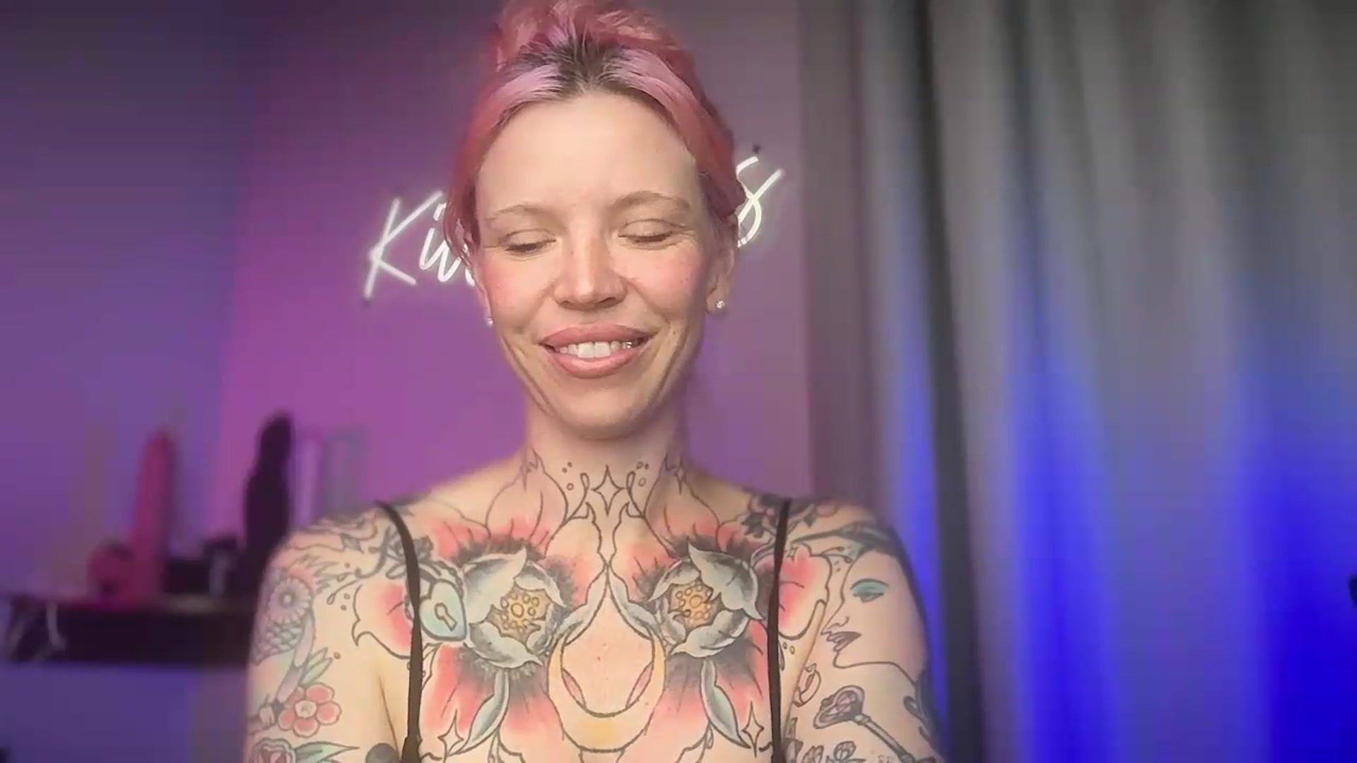 Gallery image thumbnail from Kittjones33's myfreecams stream on, 08/28/2026, 07:38 image 3 of 20