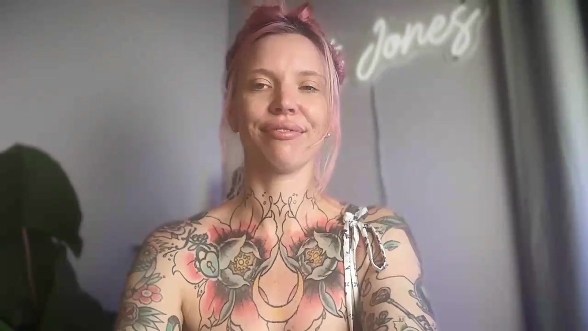 Gallery image thumbnail from Kittjones33's myfreecams stream on, 08/29/2026, 12:14 image 6 of 20