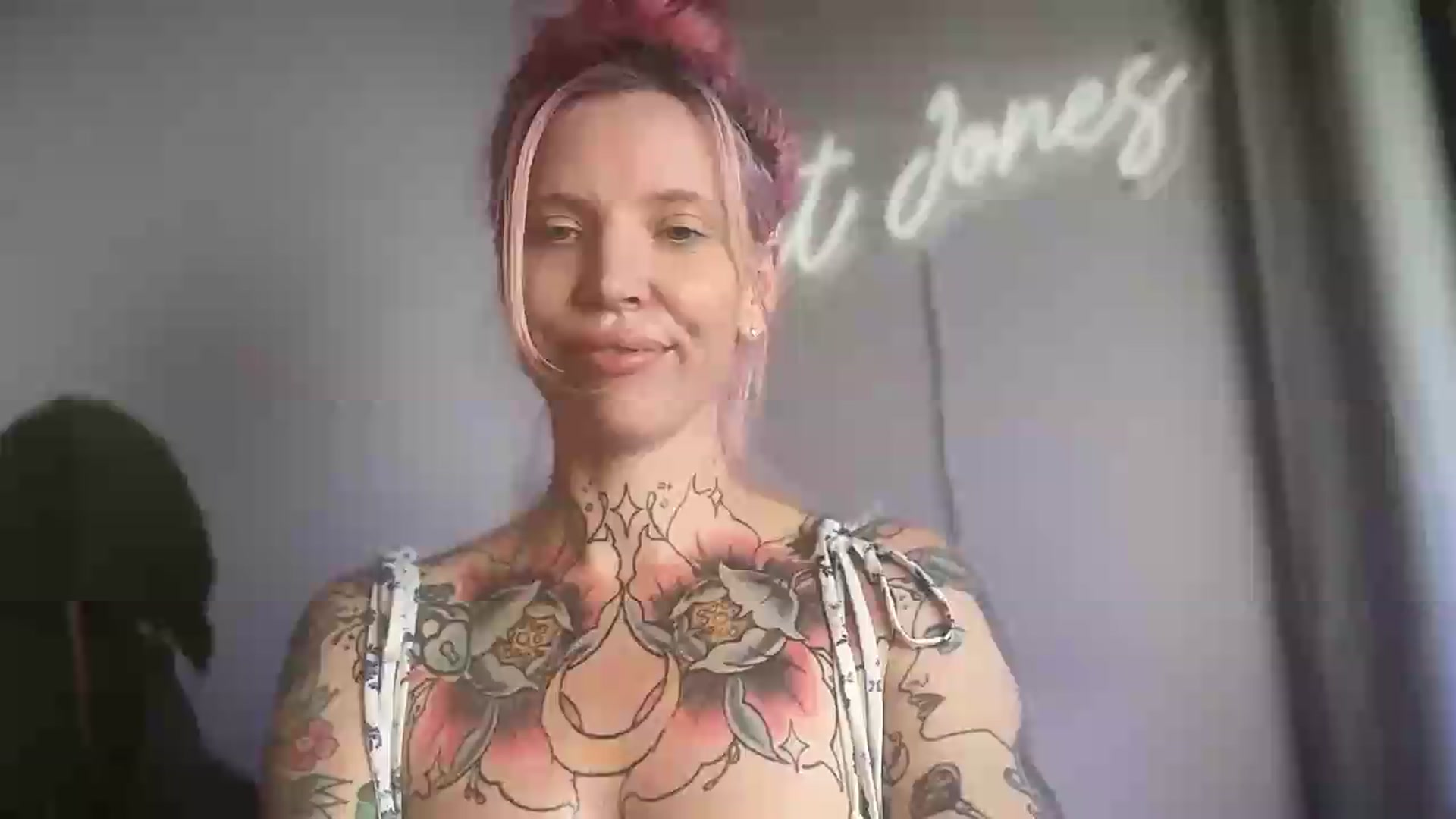 Gallery image thumbnail from Kittjones33's myfreecams stream on, 08/29/2026, 12:14 image 1 of 20