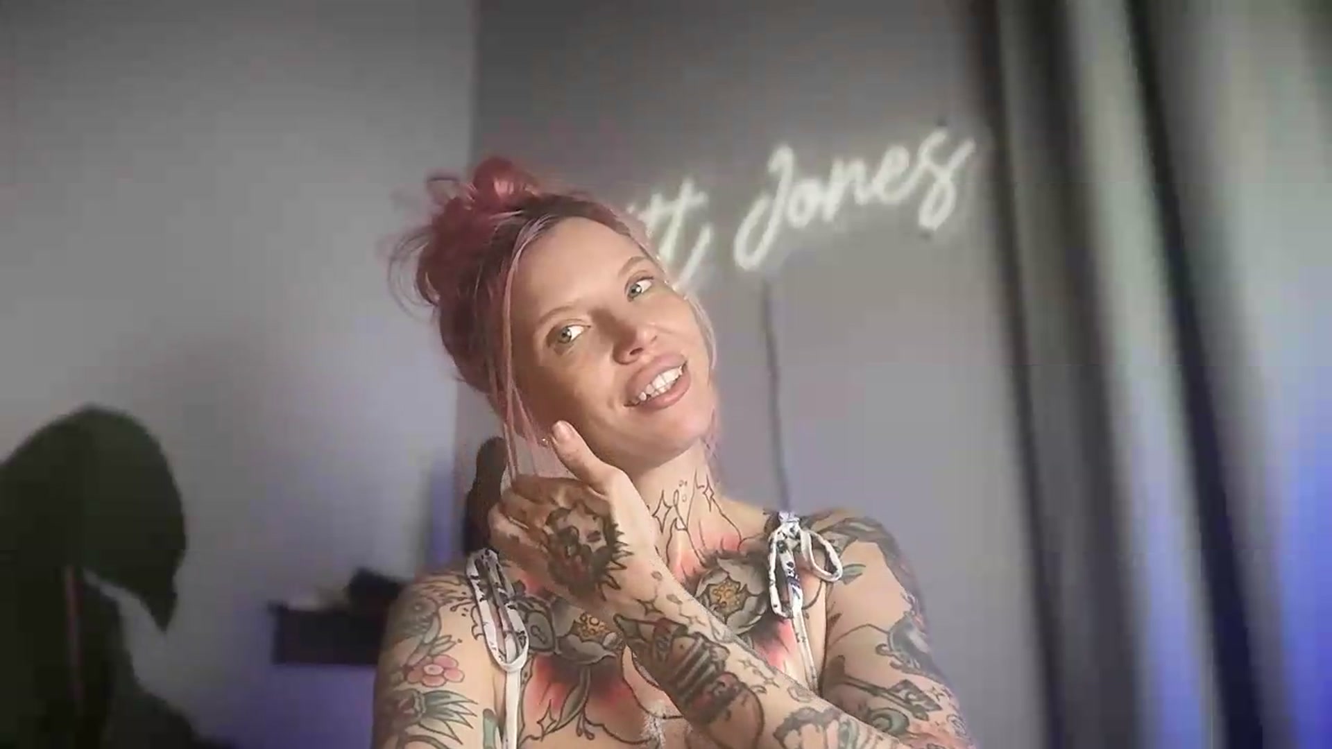 Gallery image thumbnail from Kittjones33's myfreecams stream on, 08/29/2026, 13:26 image 13 of 20