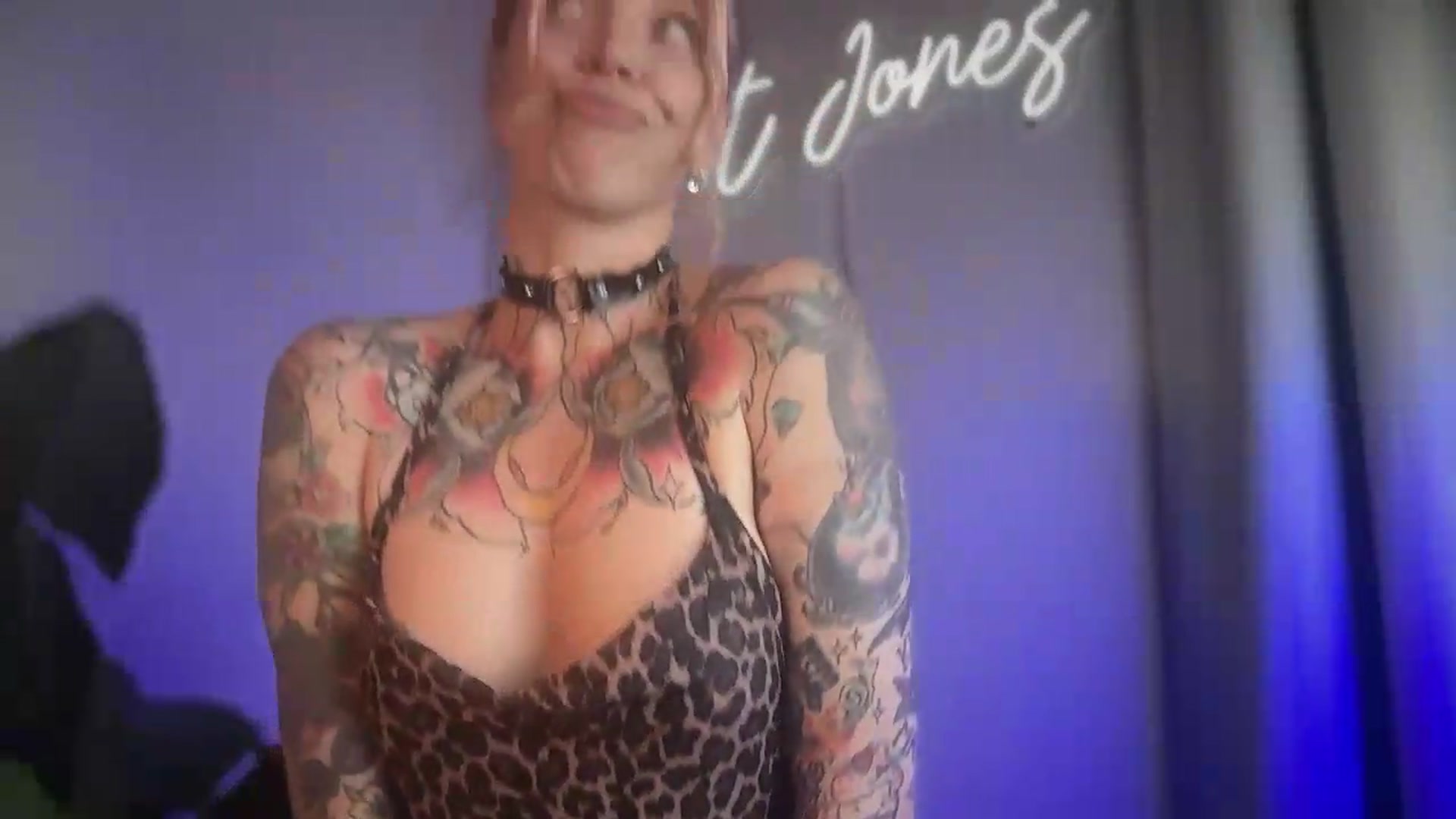 Gallery image thumbnail from Kittjones33's myfreecams stream on, 08/30/2026, 18:06 image 15 of 20
