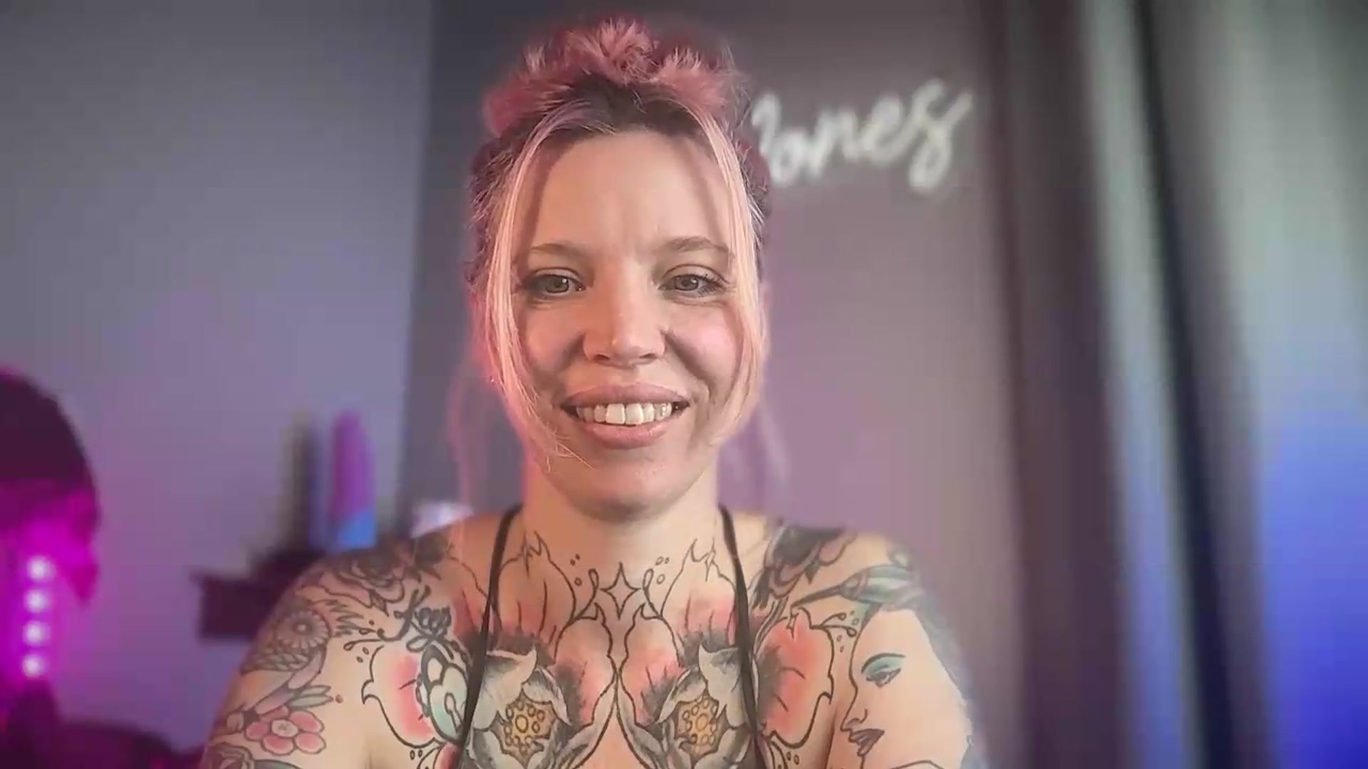 Gallery image thumbnail from Kittjones33's myfreecams stream on, 08/31/2026, 12:13 image 4 of 20