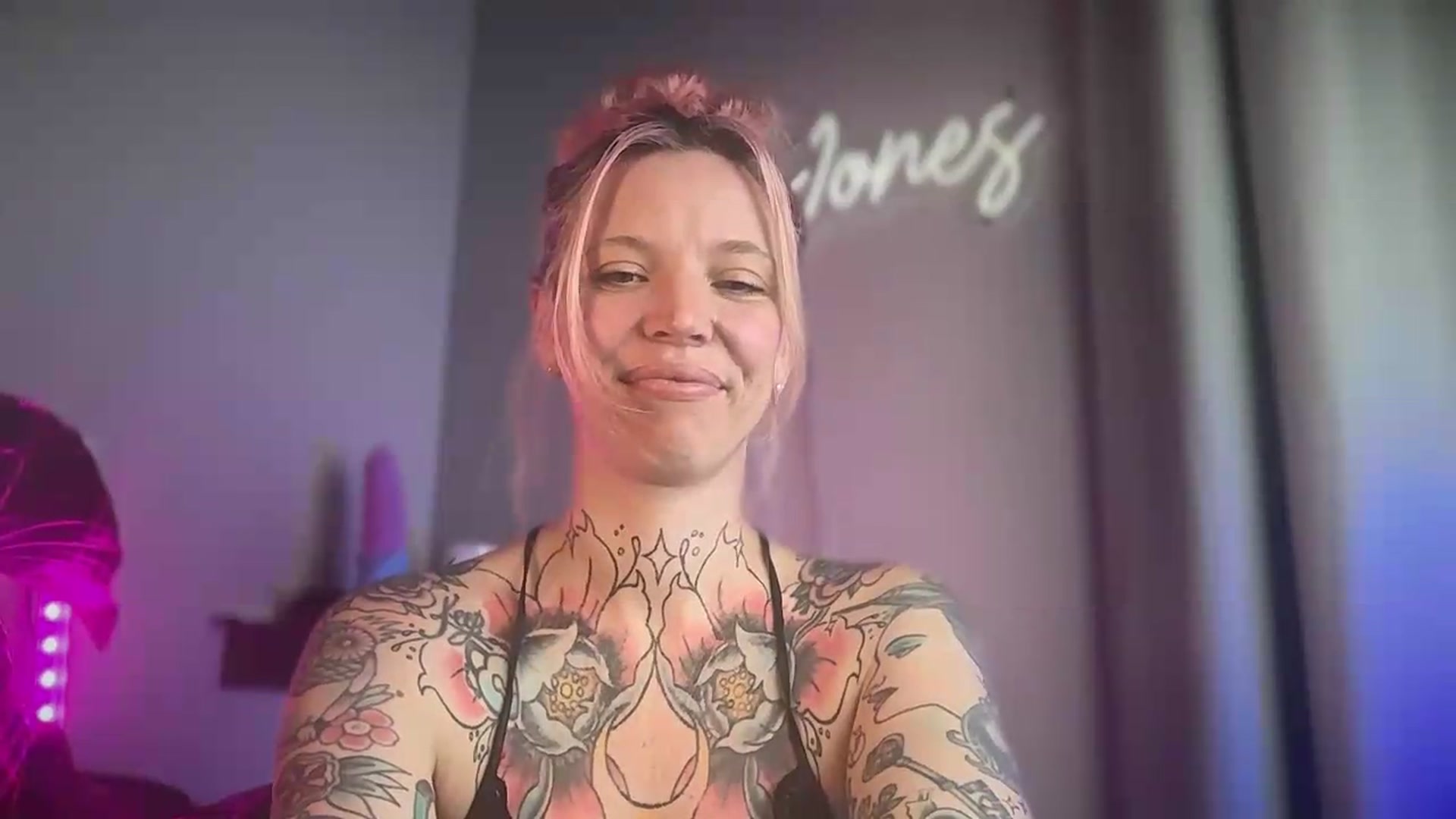Gallery image thumbnail from Kittjones33's myfreecams stream on, 08/31/2026, 12:13 image 2 of 20
