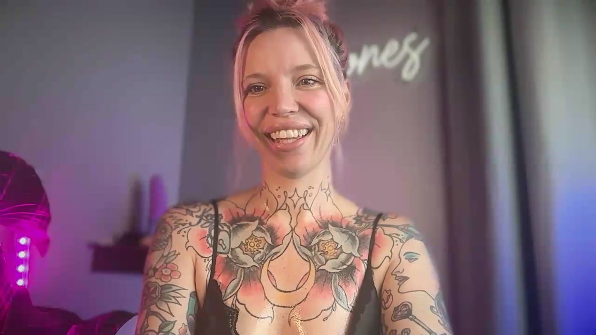 Gallery image thumbnail from Kittjones33's myfreecams stream on, 08/31/2026, 12:13 image 8 of 20