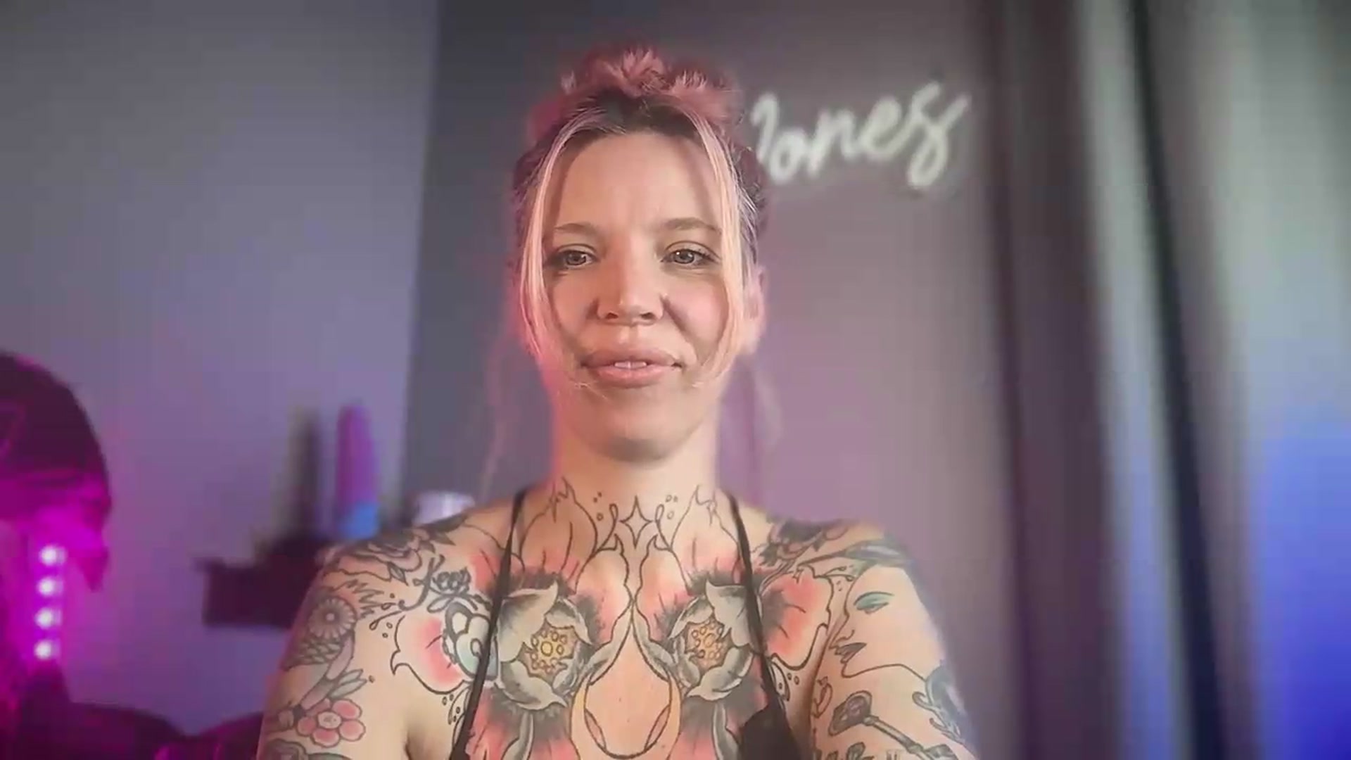 Gallery image thumbnail from Kittjones33's myfreecams stream on, 08/31/2026, 12:13 image 5 of 20