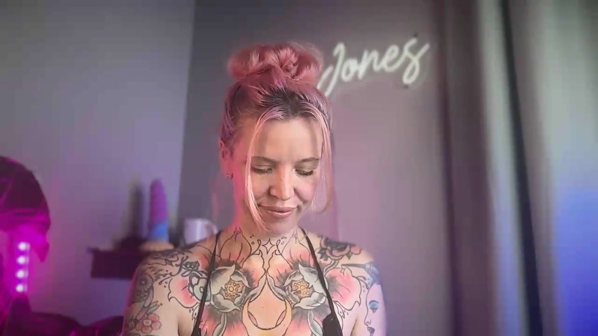 Gallery image thumbnail from Kittjones33's myfreecams stream on, 08/31/2026, 12:13 image 6 of 20