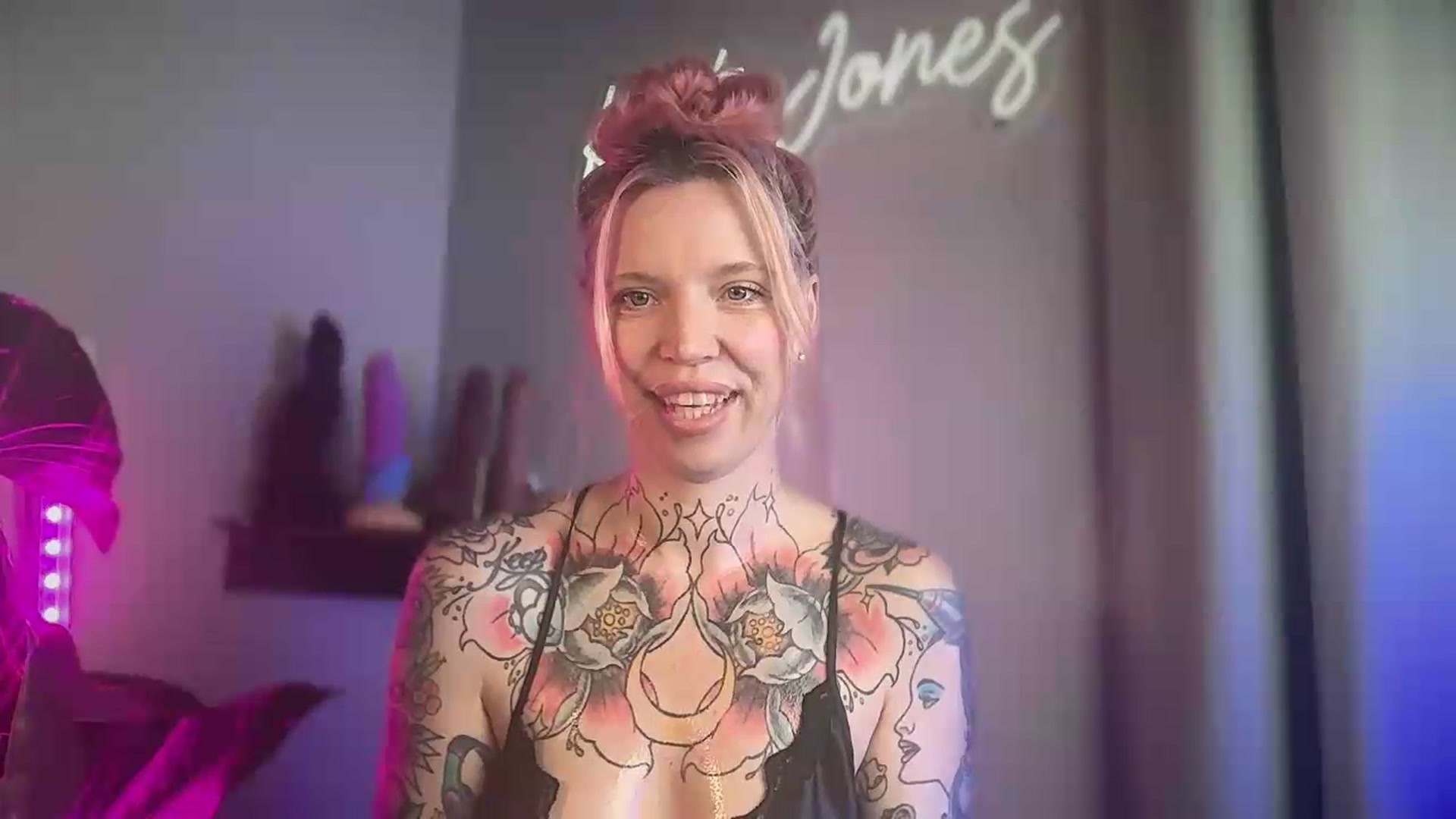 Gallery image thumbnail from Kittjones33's myfreecams stream on, 08/31/2026, 12:13 image 9 of 20