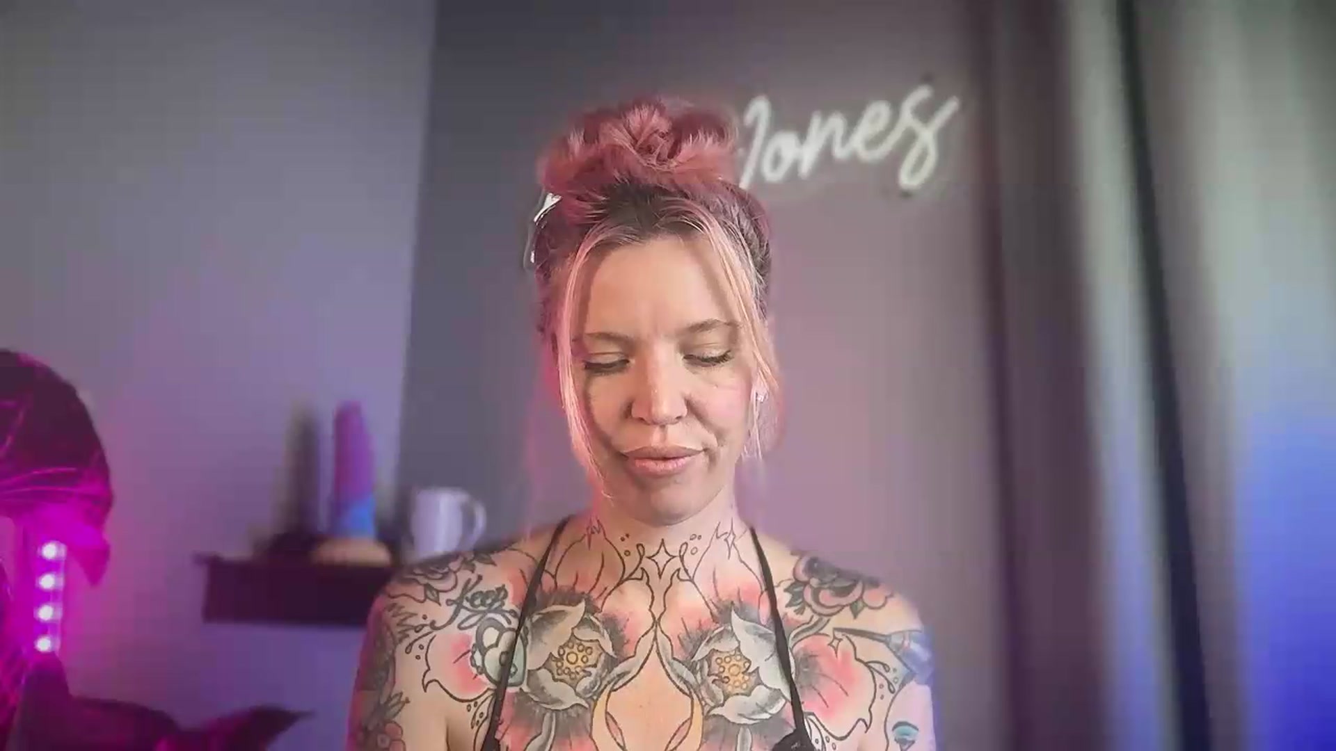 Gallery image thumbnail from Kittjones33's myfreecams stream on, 08/31/2026, 12:13 image 7 of 20