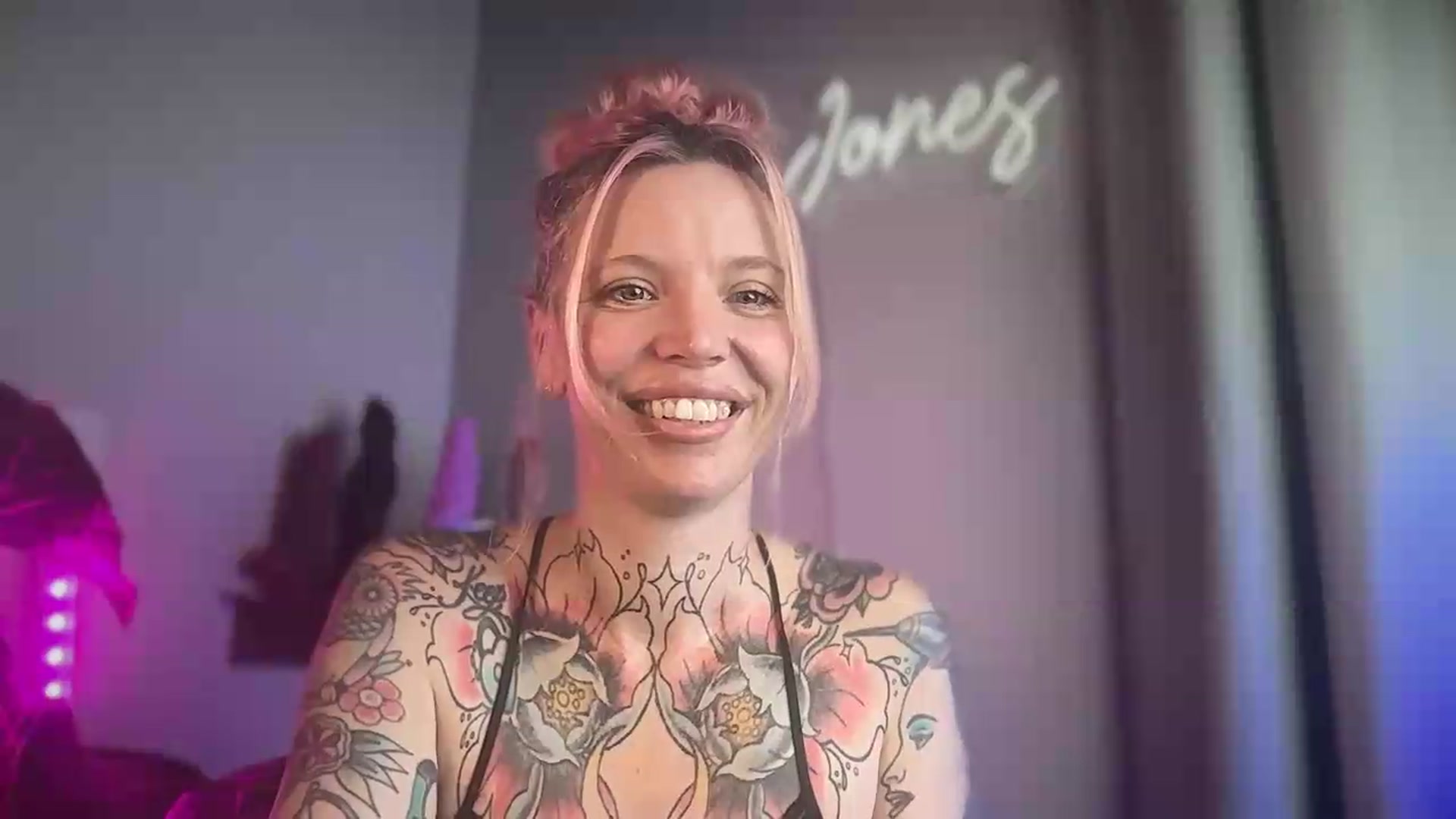 Gallery image thumbnail from Kittjones33's myfreecams stream on, 08/31/2026, 12:13 image 19 of 20