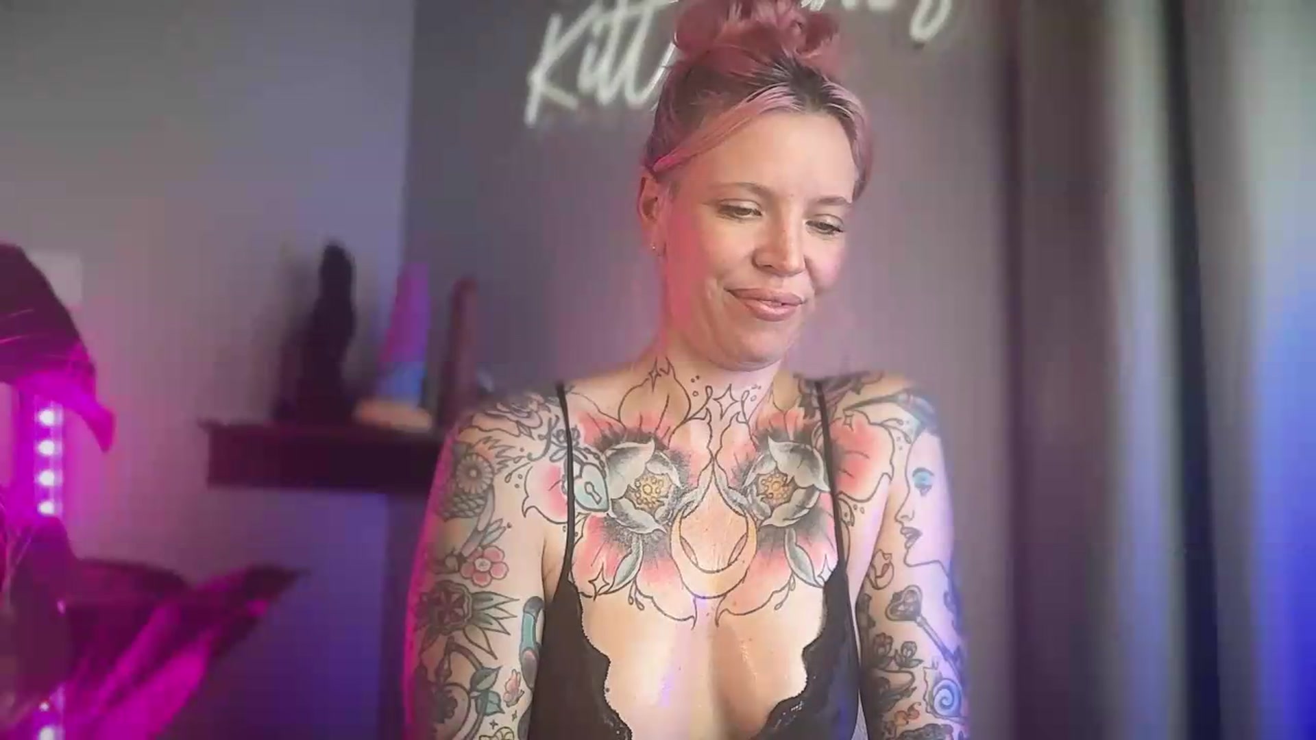 Gallery image thumbnail from Kittjones33's myfreecams stream on, 08/31/2026, 12:55 image 9 of 20